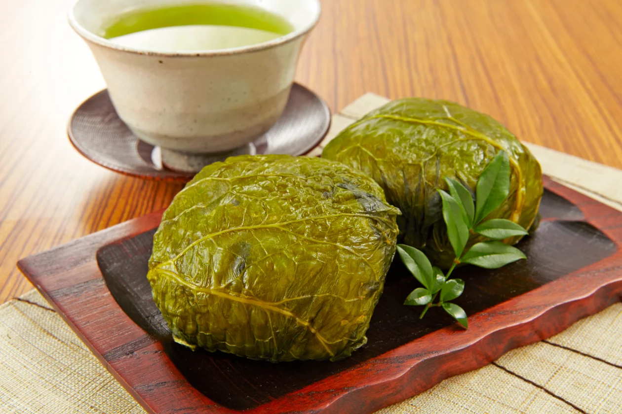 お皿に乗った二つのめはり寿司